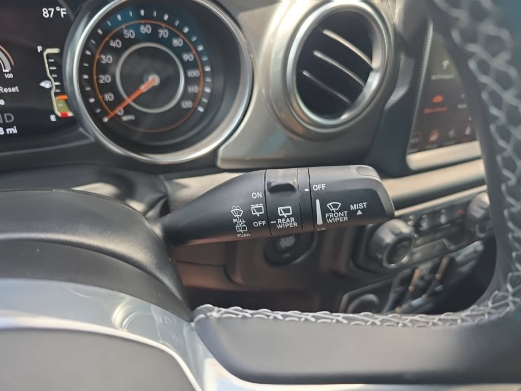 Used 2022 Jeep Wrangler Unlimited Sahara w/ LED Lighting Group AWD/4WD image 18