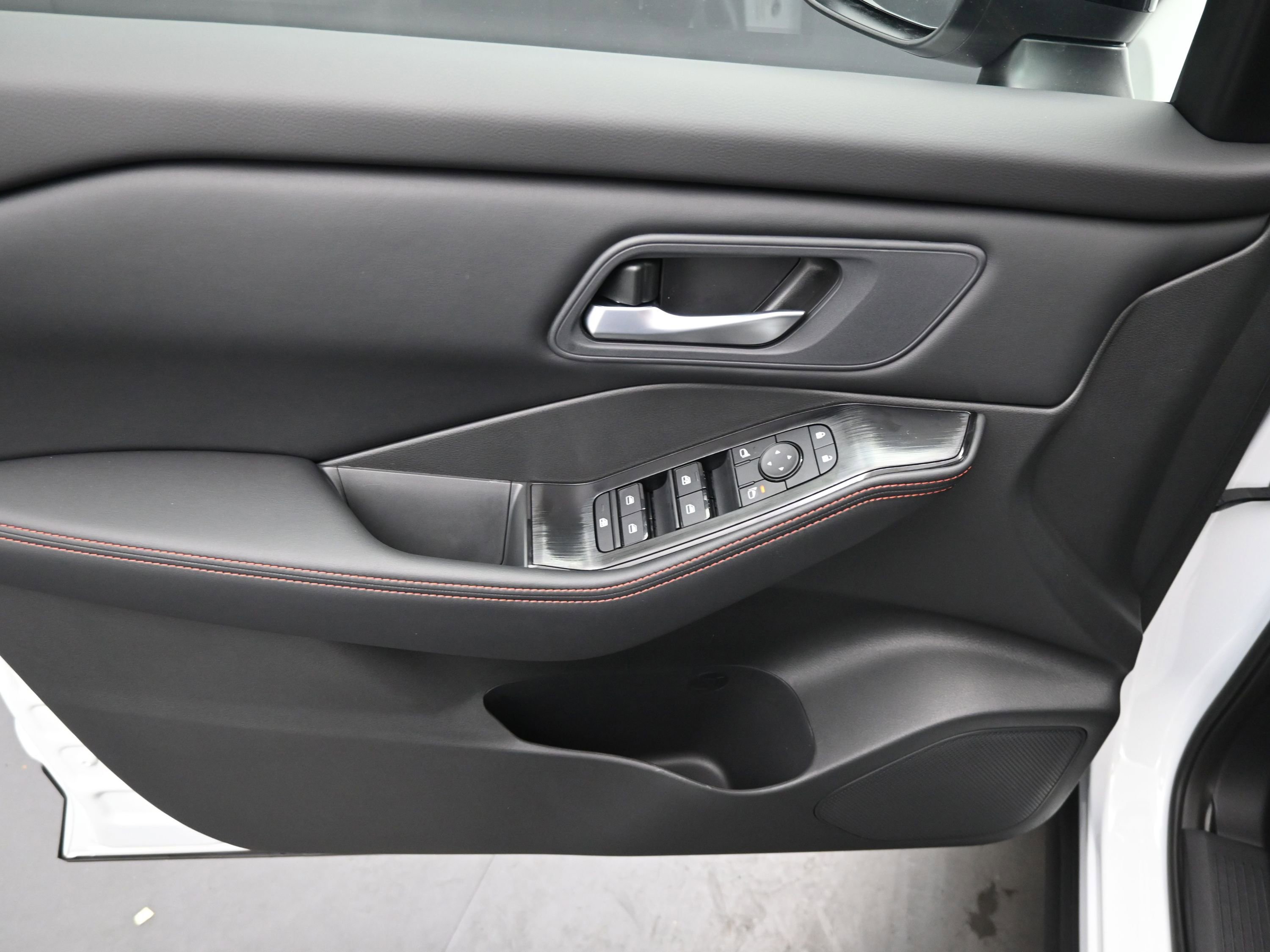 New 2026 Nissan Rogue SV AWD/4WD image 11