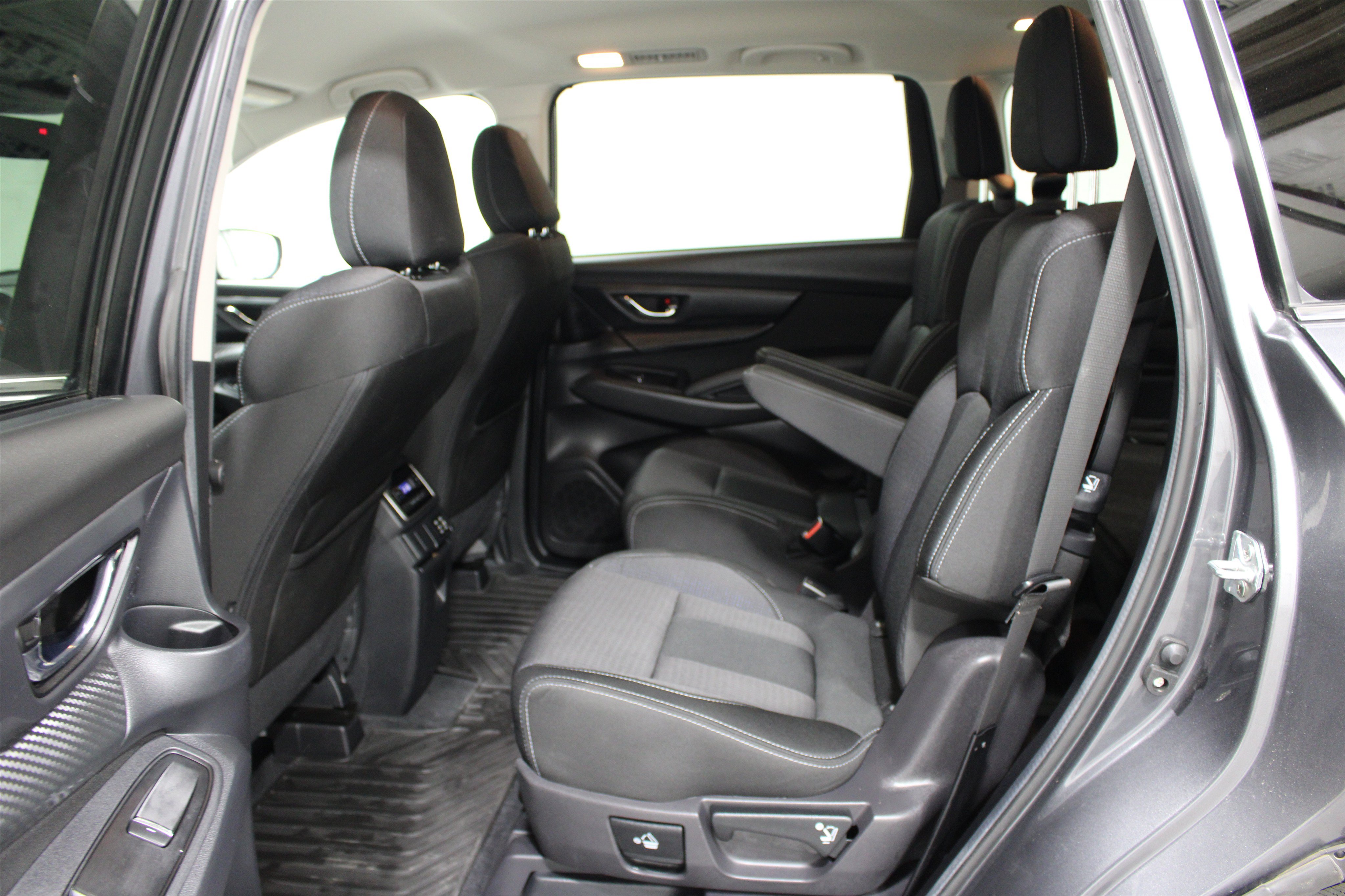Used 2024 Subaru Ascent Premium w/ Convenience Package AWD/4WD image 18