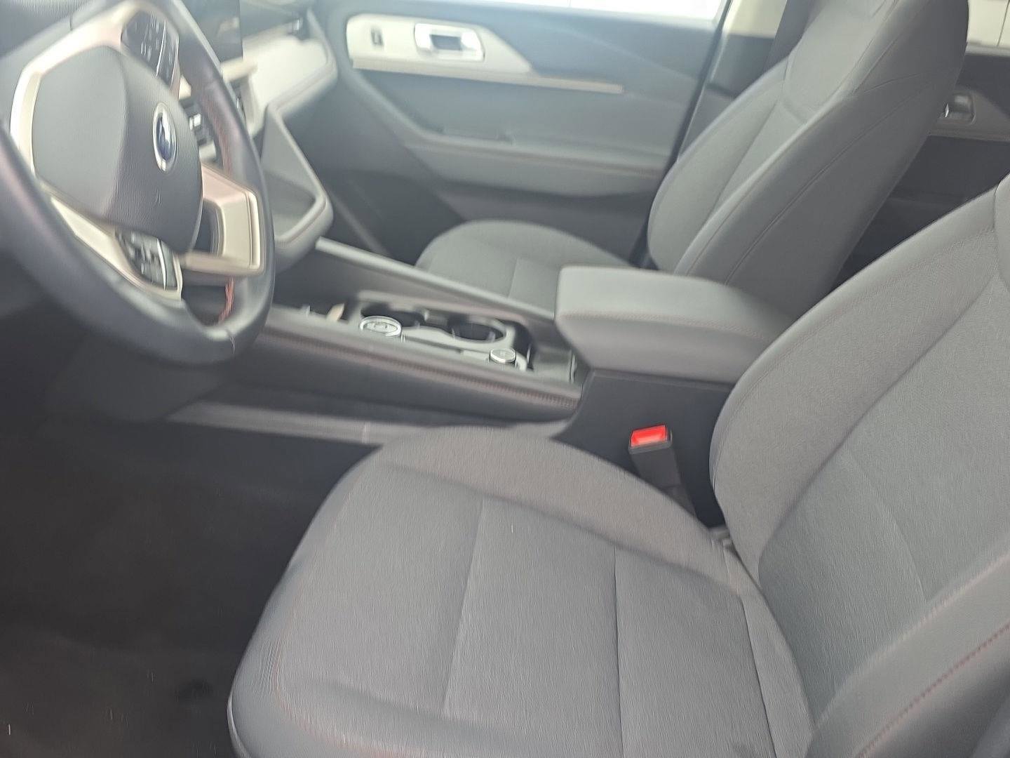 Used 2025 Ford Explorer Active AWD/4WD image 9