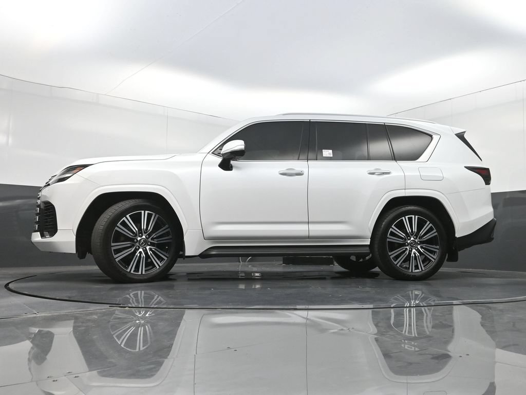 Used 2023 Lexus LX 600 4WD w/ Luxury Package image 31