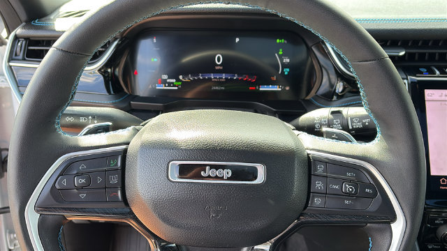Used 2023 Jeep Grand Cherokee Trailhawk AWD/4WD image 13