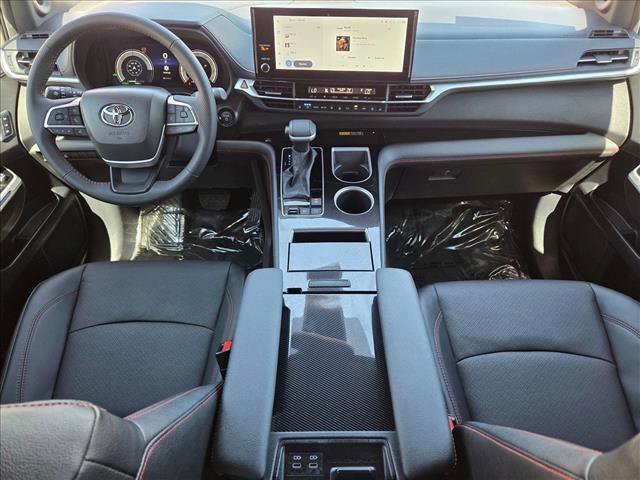 Certified 2025 Toyota Sienna XSE w/ XSE Premium Package image 16