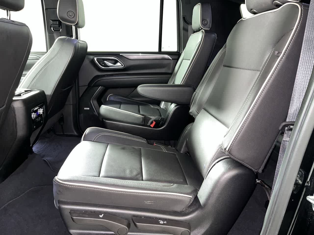Used 2023 GMC Yukon XL SLT AWD/4WD image 29
