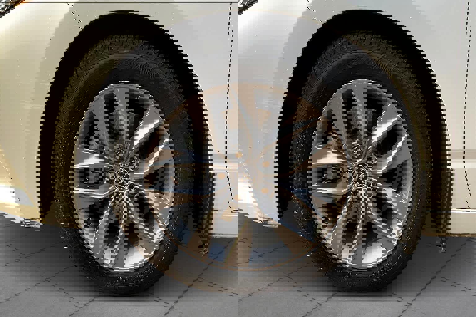 Used 2020 Toyota Avalon XLE image 10