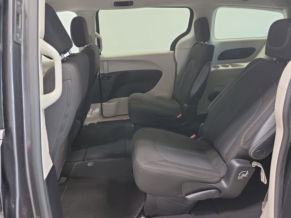 Used 2023 Chrysler Voyager LX image 28
