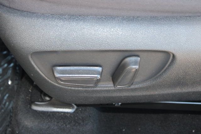 Used 2020 Toyota Highlander LE FWD image 34