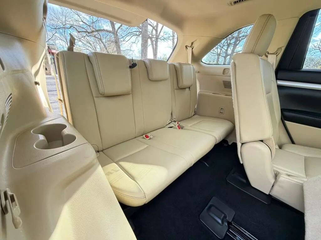 Used 2018 Toyota Highlander XLE image 10