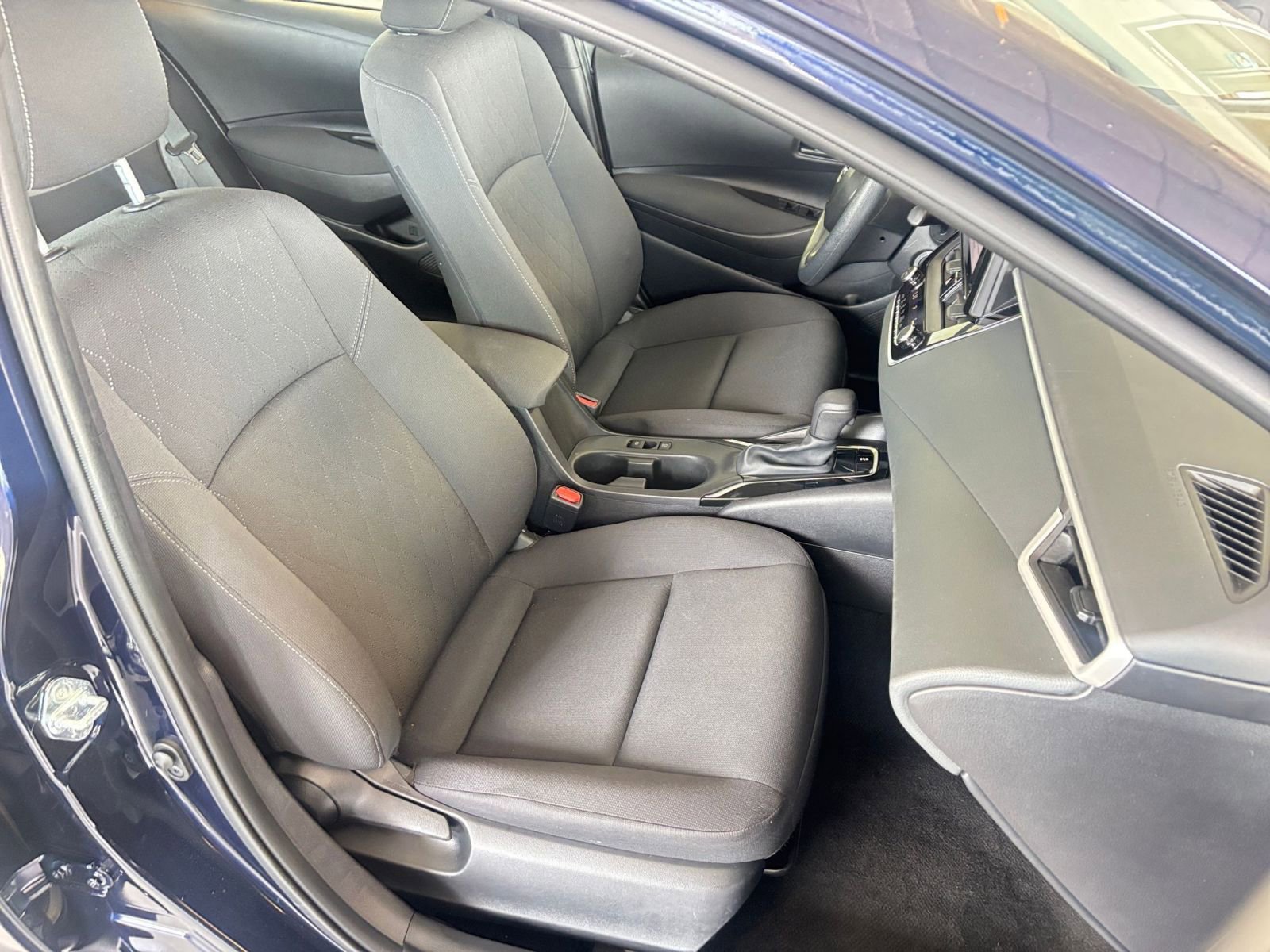Used 2025 Toyota Corolla LE FWD image 35