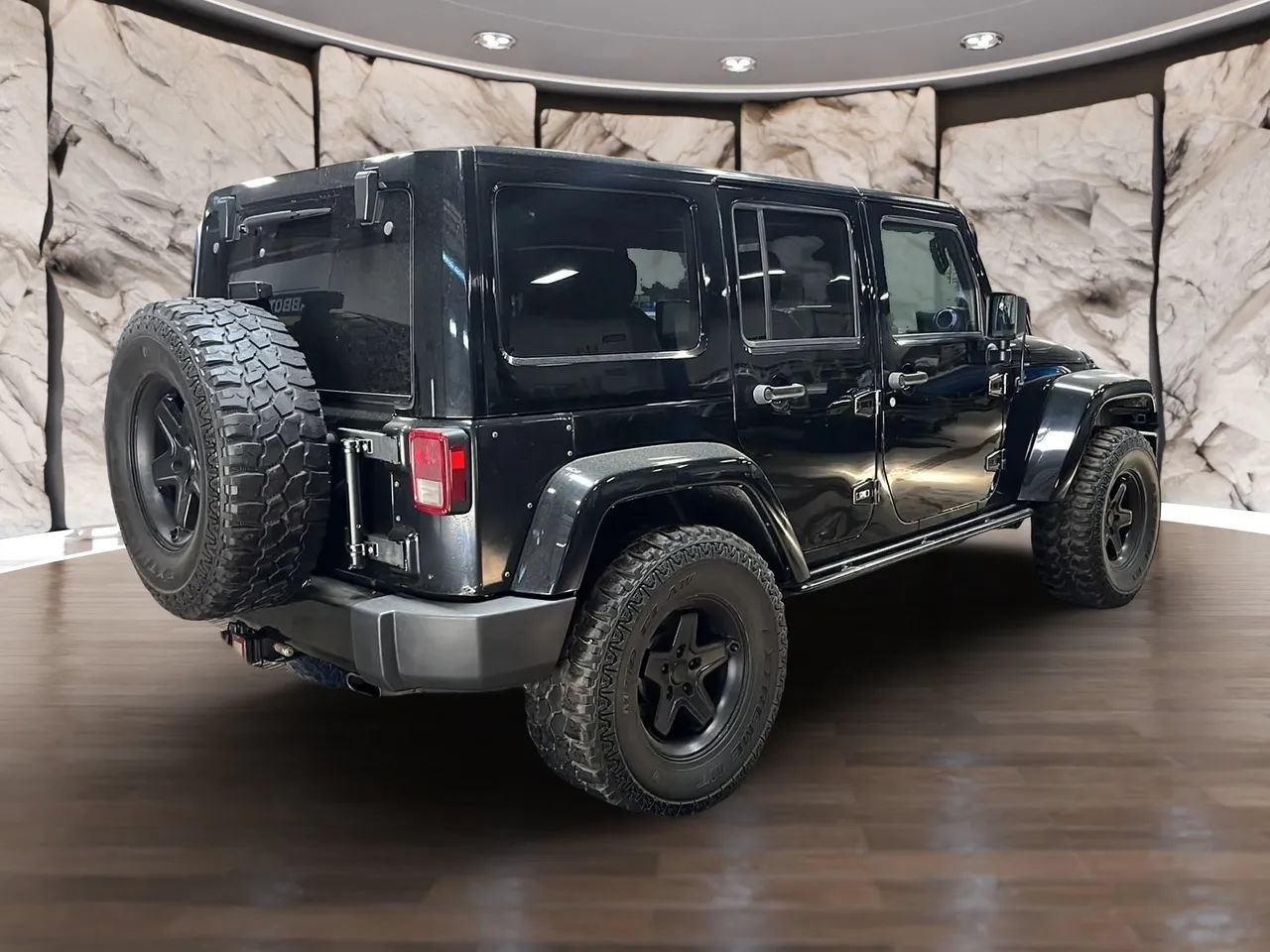 Used 2014 Jeep Wrangler Unlimited Sahara w/ Connectivity Group AWD/4WD image 9