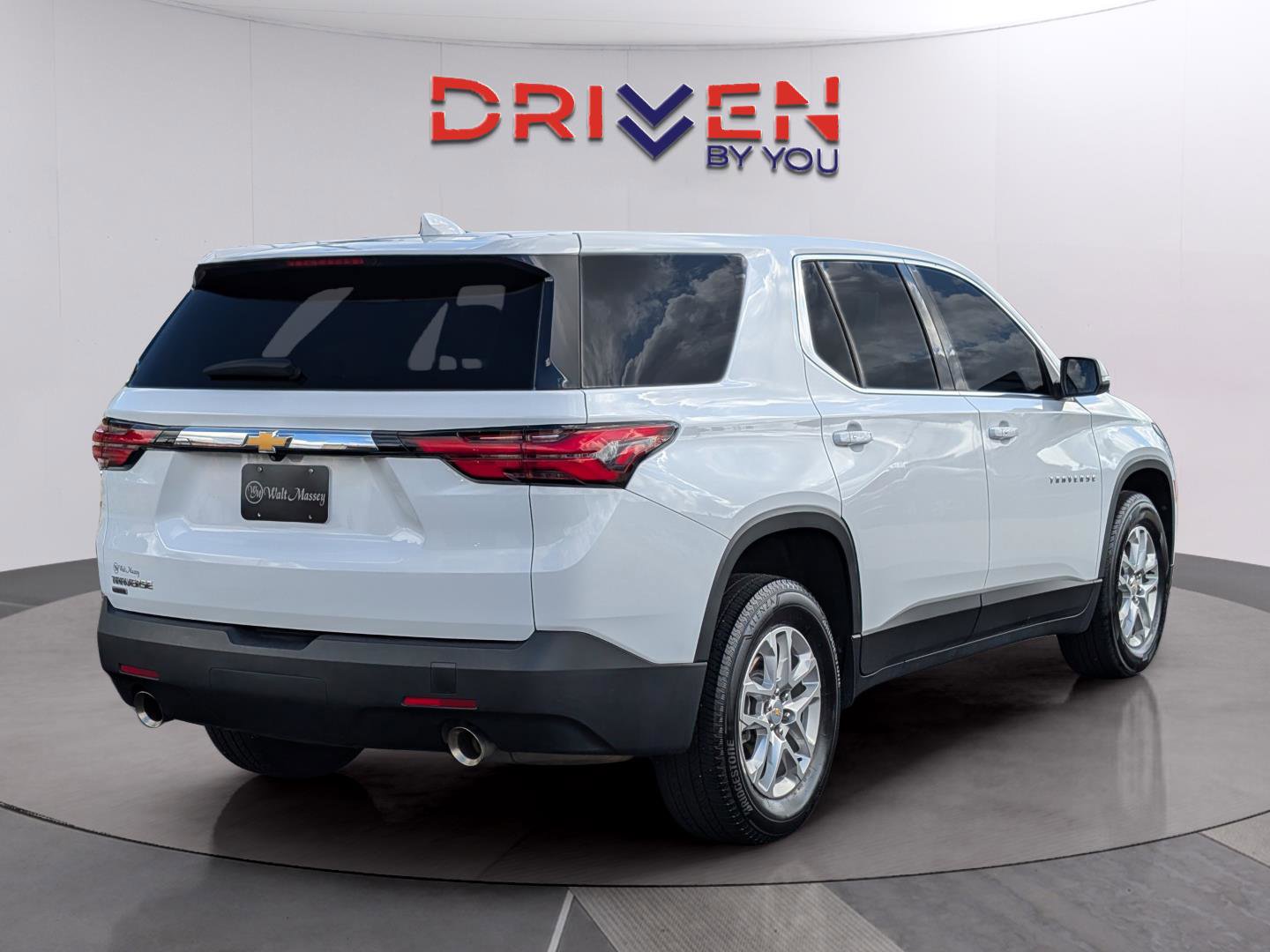 Used 2024 Chevrolet Traverse LS w/ Safety Package FWD image 5