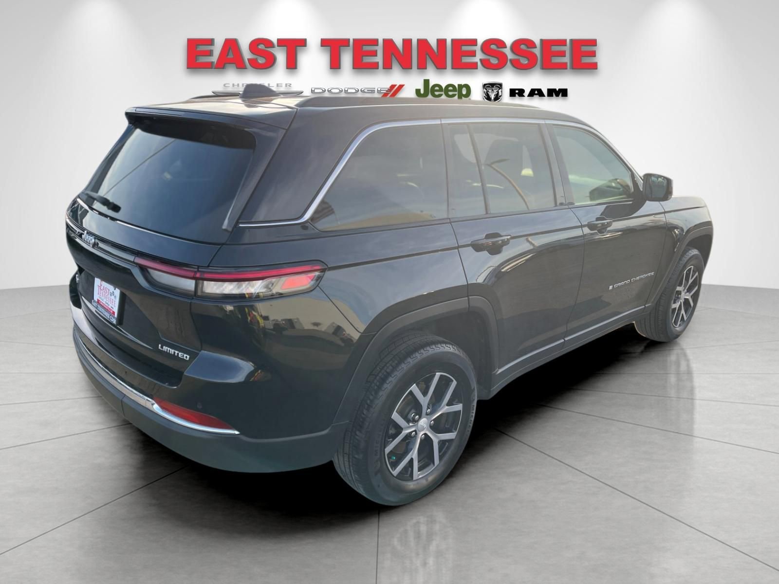 Used 2024 Jeep Grand Cherokee Limited w/ Trailer Tow Package image 3