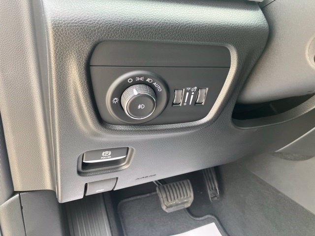New 2026 Jeep Grand Cherokee Limited w/ Luxury Tech Group II AWD/4WD image 15