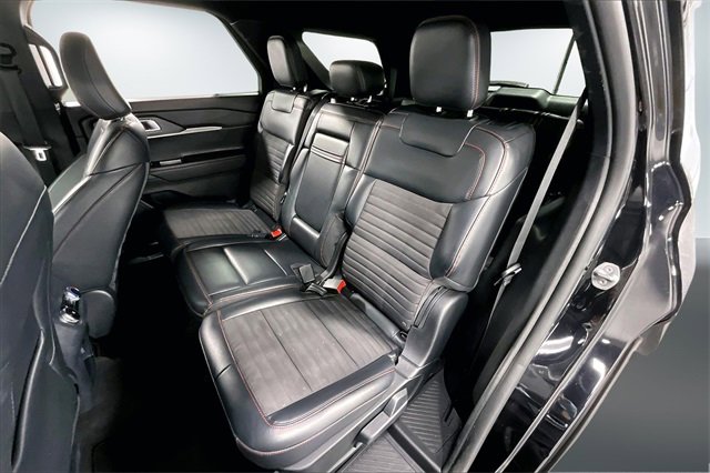 Used 2025 Ford Explorer ST-Line w/ ST-Line Street Pack image 22