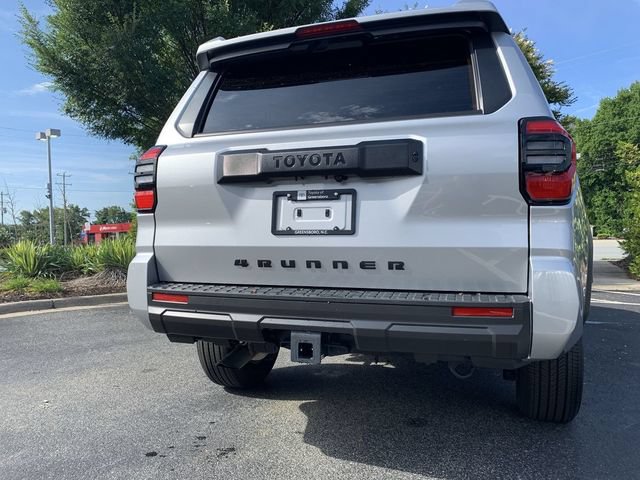 Certified 2025 Toyota 4Runner SR5 AWD/4WD image 7