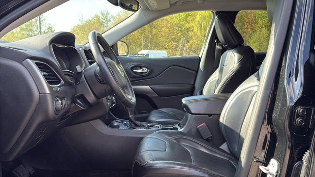 Used 2019 Jeep Cherokee Limited w/ Trailer Tow Group AWD/4WD image 13