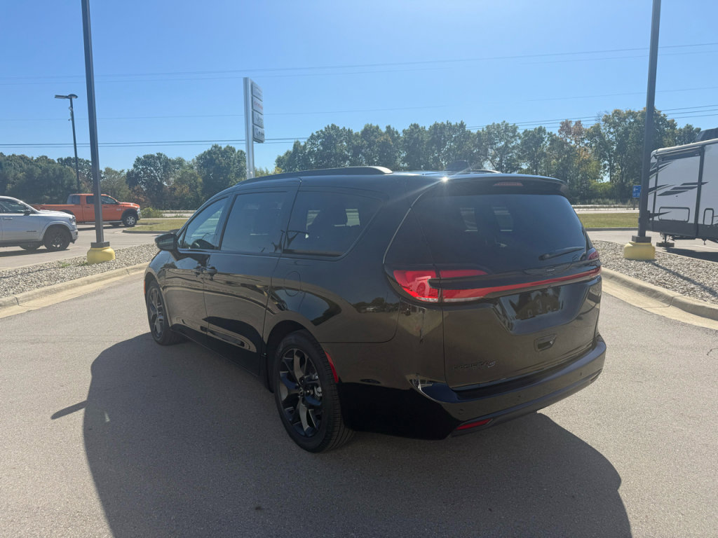 New 2026 Chrysler Pacifica Select image 6
