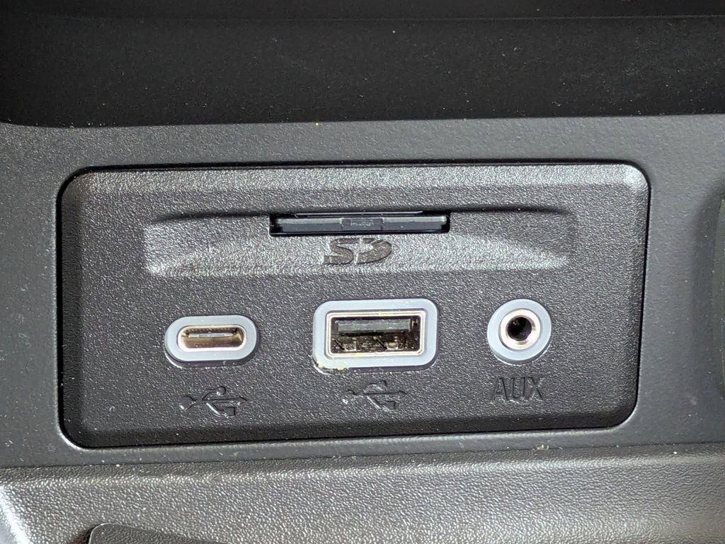 Used 2024 GMC Terrain SLT w/ Infotainment Package II image 24