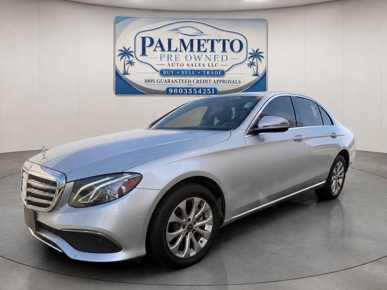 Used 2019 Mercedes-Benz E 300 4MATIC image 2