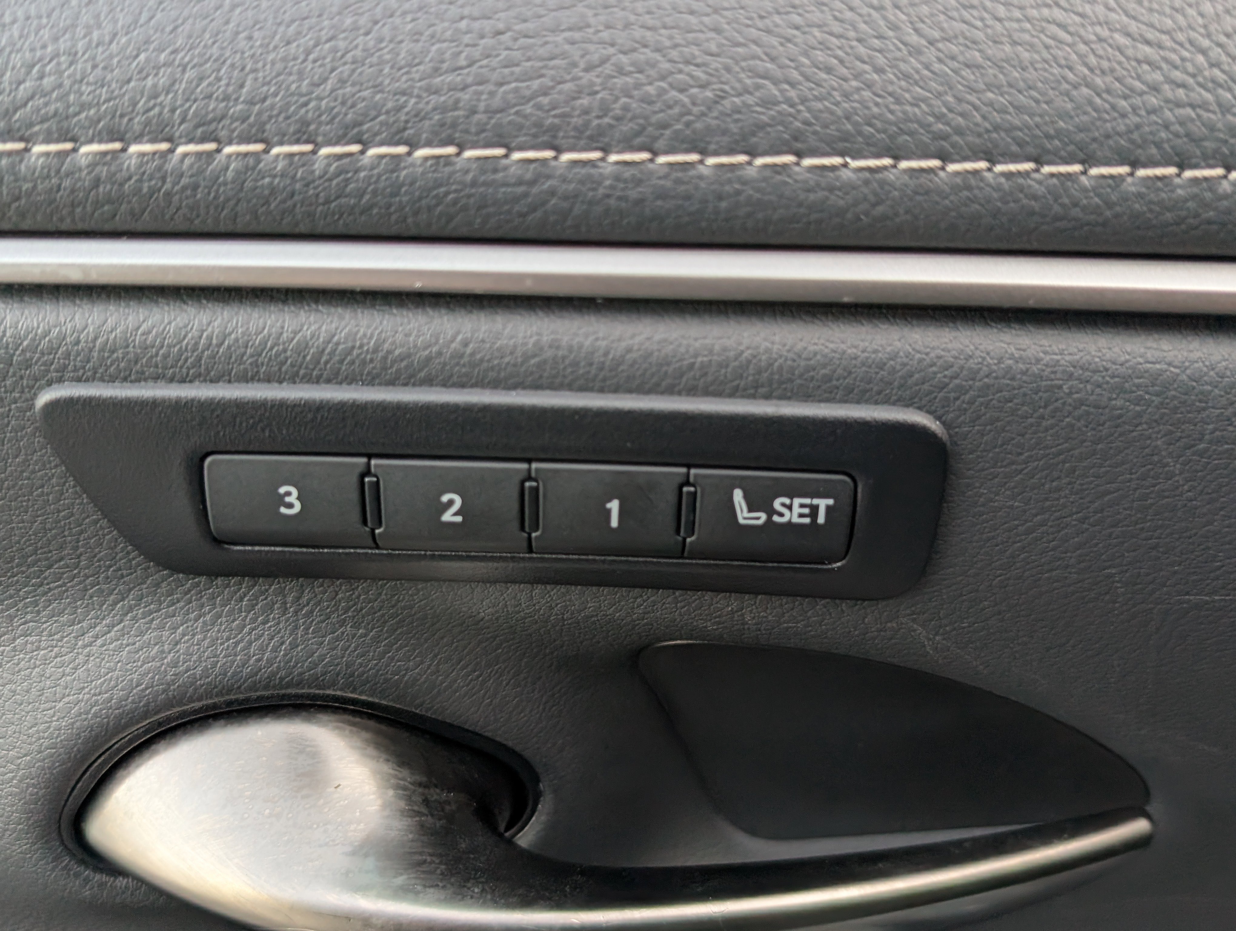 Certified 2025 Lexus ES 350 w/ Premium Package image 20