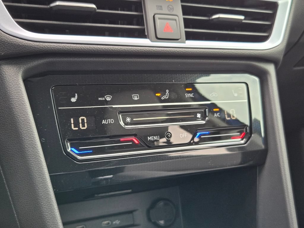 New 2026 Volkswagen Taos SE FWD image 8