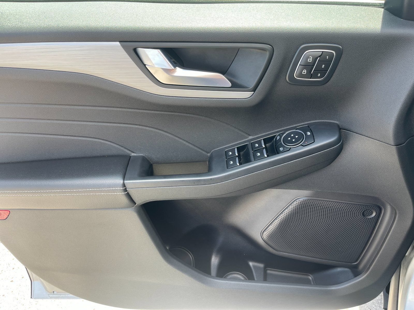 Used 2024 Ford Escape Platinum AWD/4WD image 12