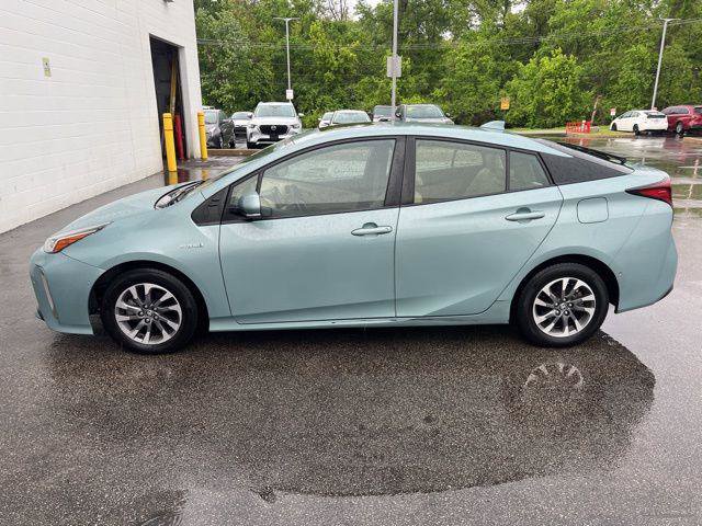Certified 2022 Toyota Prius Limited w/ Premium Convenience Package FWD image 2