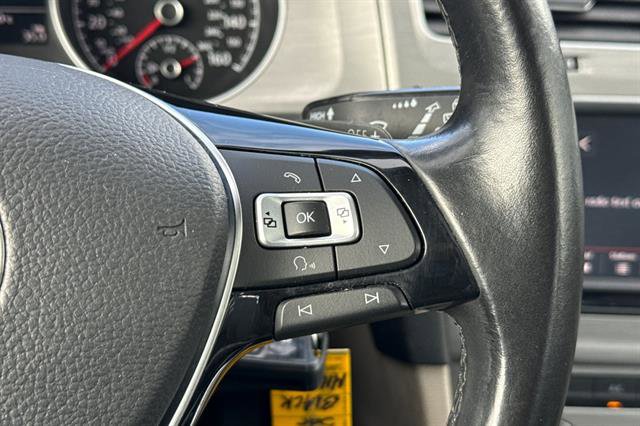 Used 2016 Volkswagen Golf S image 26