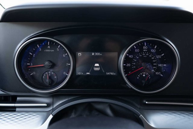 Used 2024 Kia Carnival LX image 24