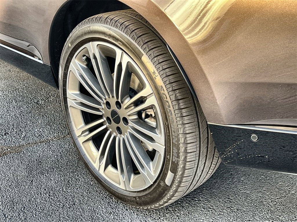 New 2026 Land Rover Range Rover Long Wheelbase SE image 11