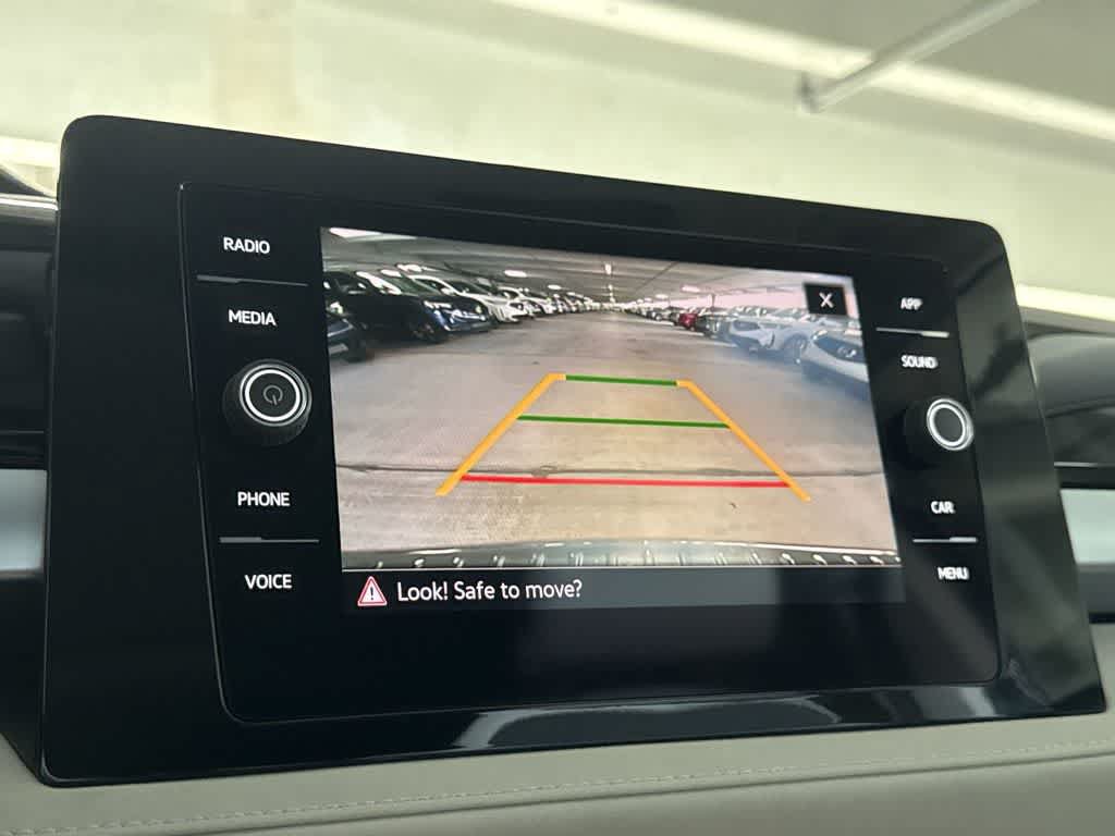 New 2025 Volkswagen Taos SE FWD image 19