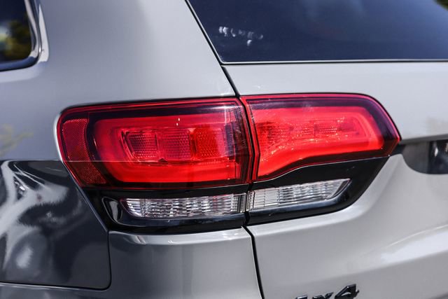 Used 2019 Jeep Grand Cherokee Altitude AWD/4WD image 18