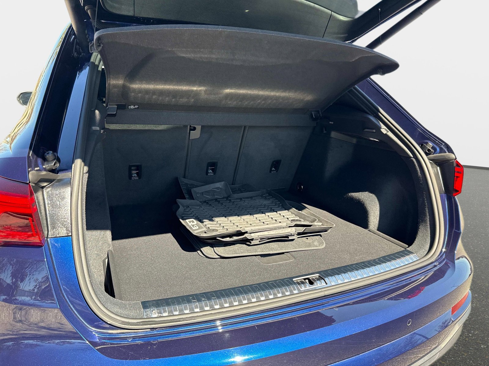 Used 2023 Audi Q3 2.0T Premium w/ Convenience Package image 11