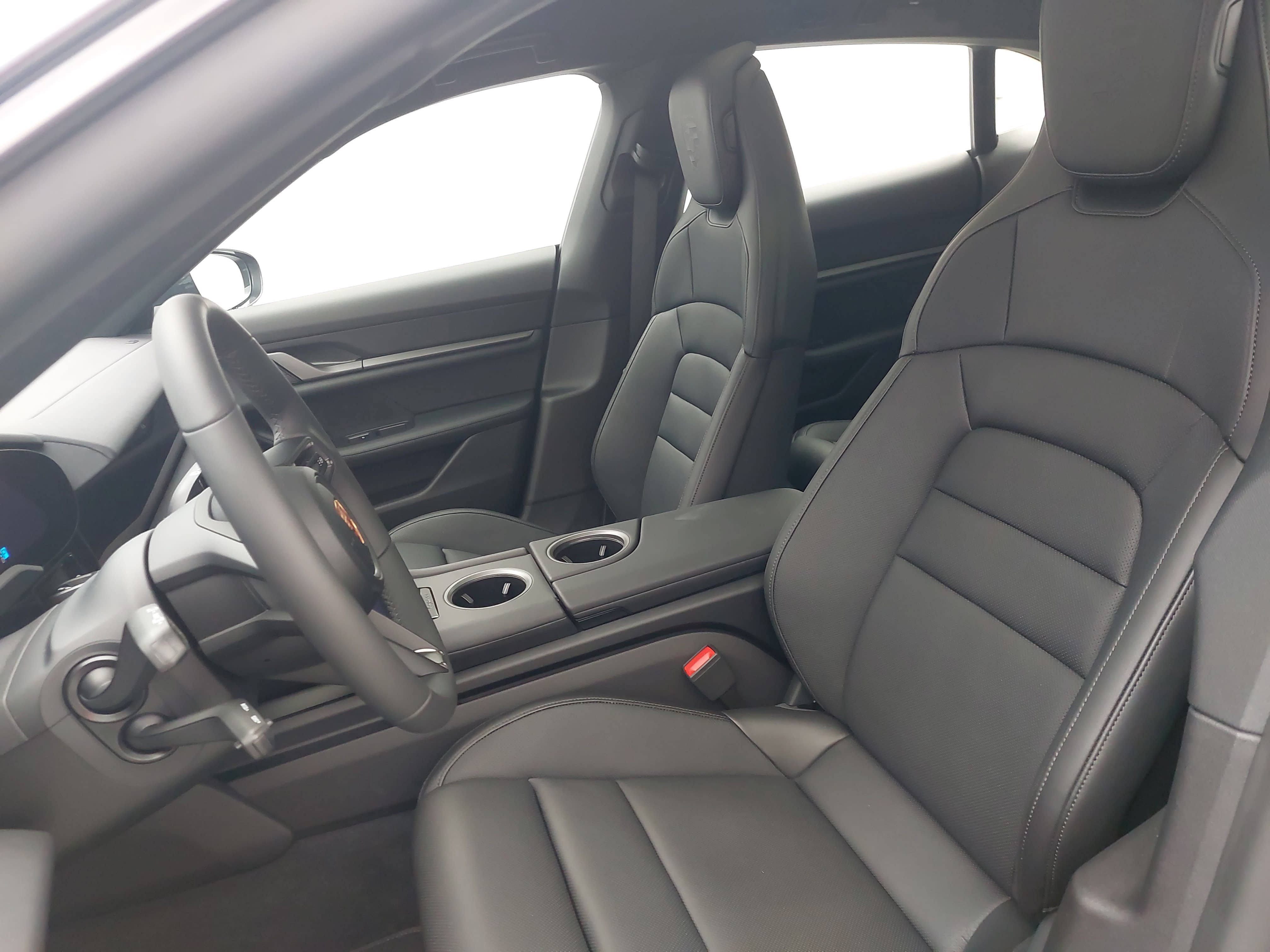 New 2026 Porsche Taycan 4S AWD/4WD image 17