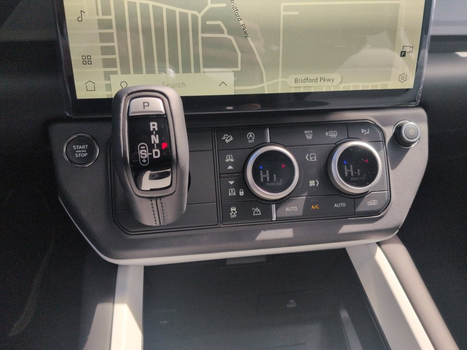 New 2026 Land Rover Defender 110 X-Dynamic SE AWD/4WD image 17