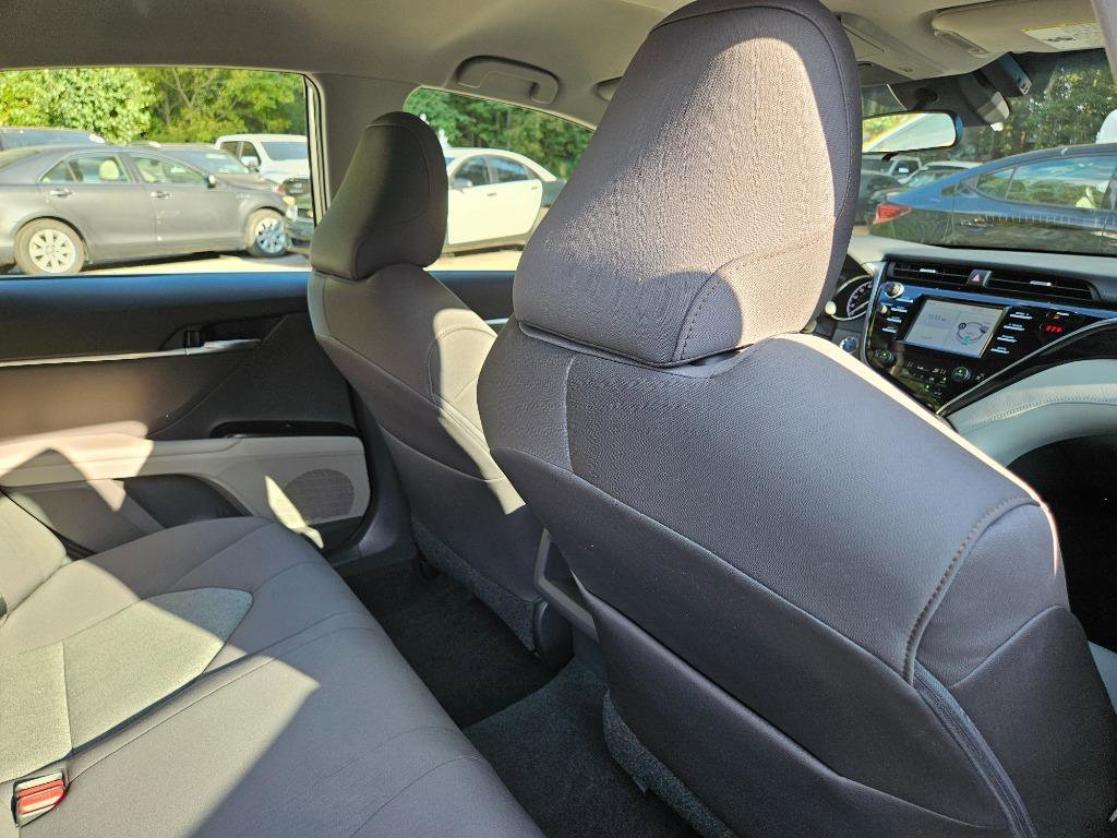 Used 2018 Toyota Camry LE image 32