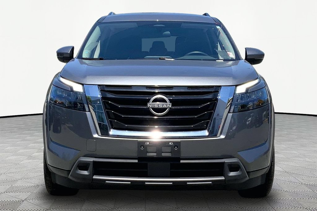 Used 2025 Nissan Pathfinder SV AWD/4WD image 2