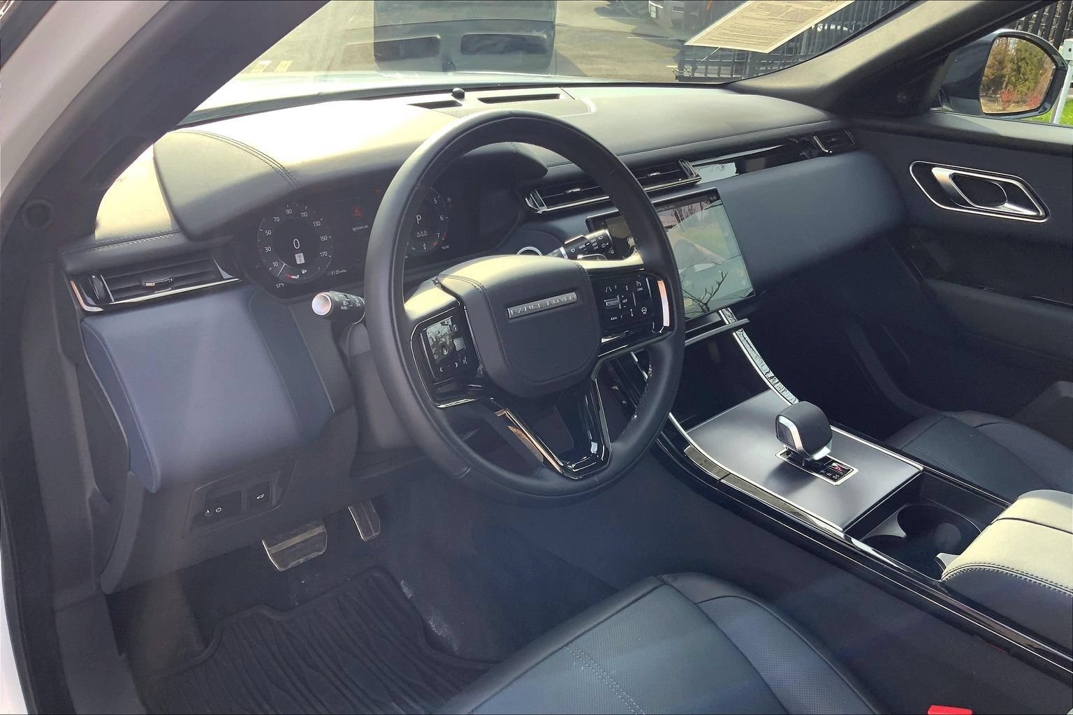 Certified 2026 Land Rover Range Rover Velar Dynamic SE AWD/4WD image 17