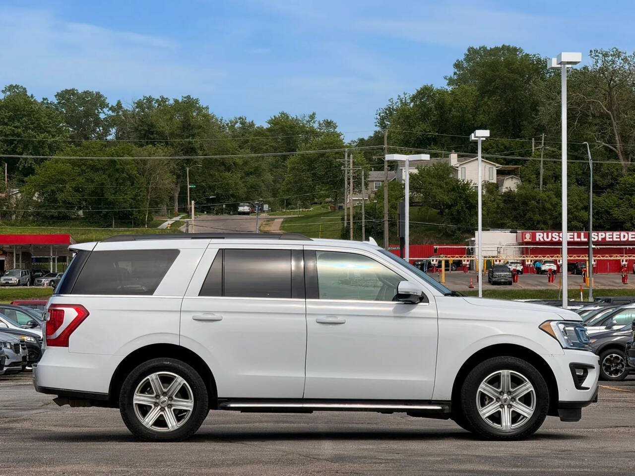Used 2019 Ford Expedition XLT w/ Equipment Group 202A AWD/4WD image 6