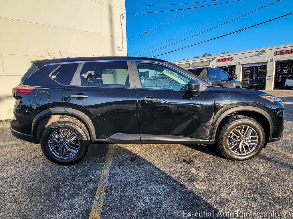 Used 2024 Nissan Rogue S AWD/4WD image 12