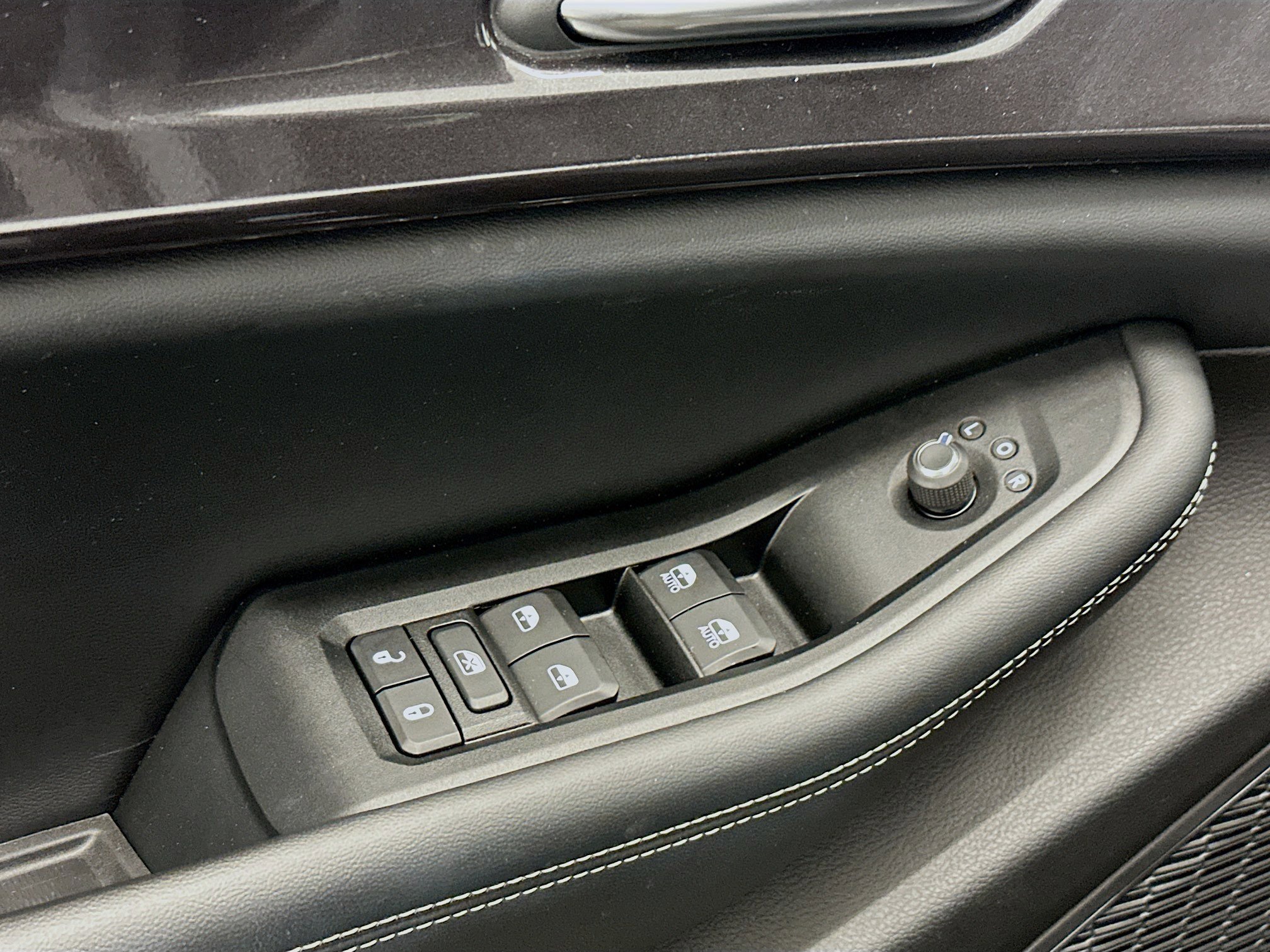 Used 2023 Jeep Grand Cherokee Altitude AWD/4WD image 15