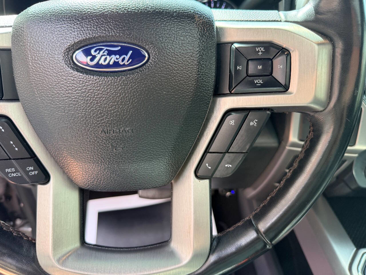 Used 2022 Ford F450 Platinum w/ FX4 Off-Road Package image 40