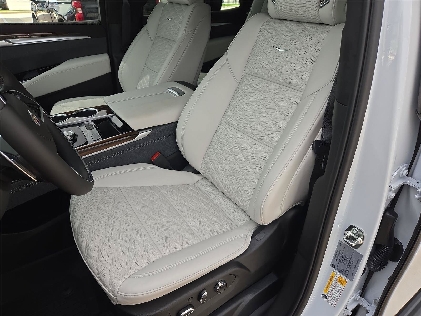 New 2026 Cadillac Escalade Platinum Sport w/ LPO, ONYX Package AWD/4WD image 11
