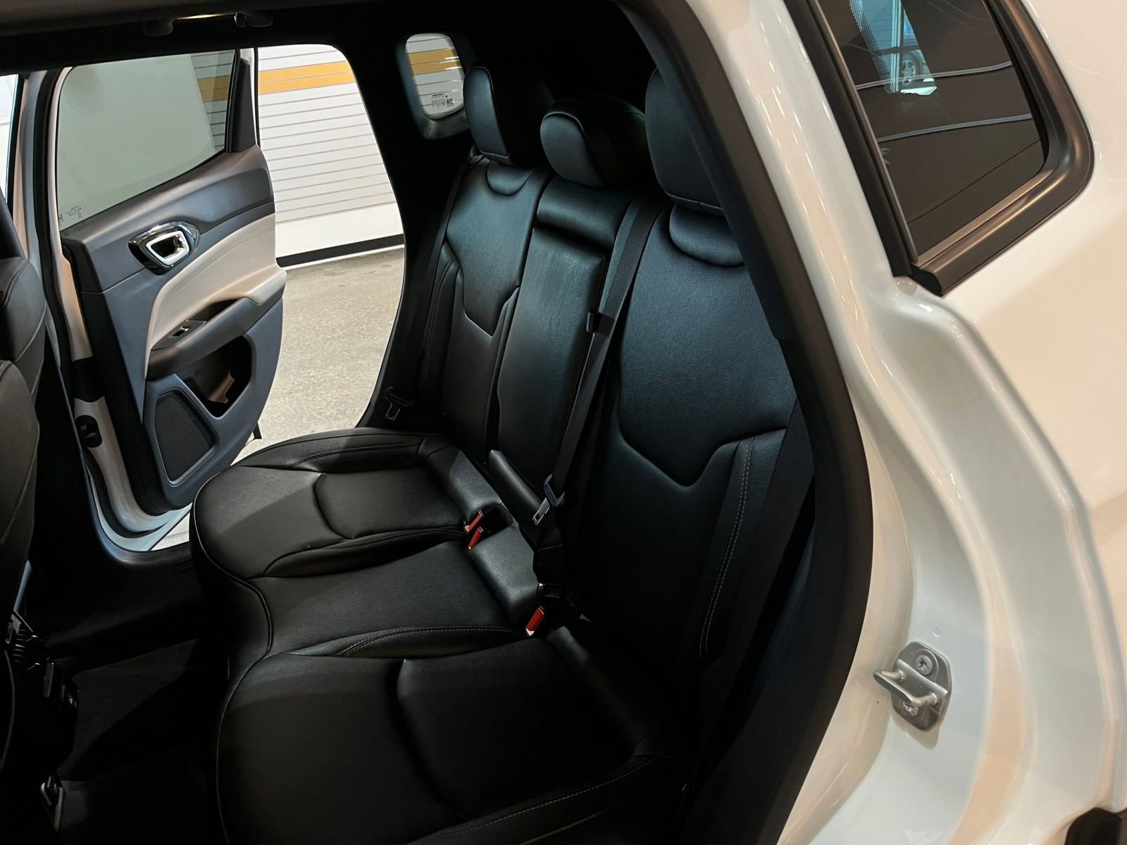 Used 2025 Jeep Compass Limited AWD/4WD image 39