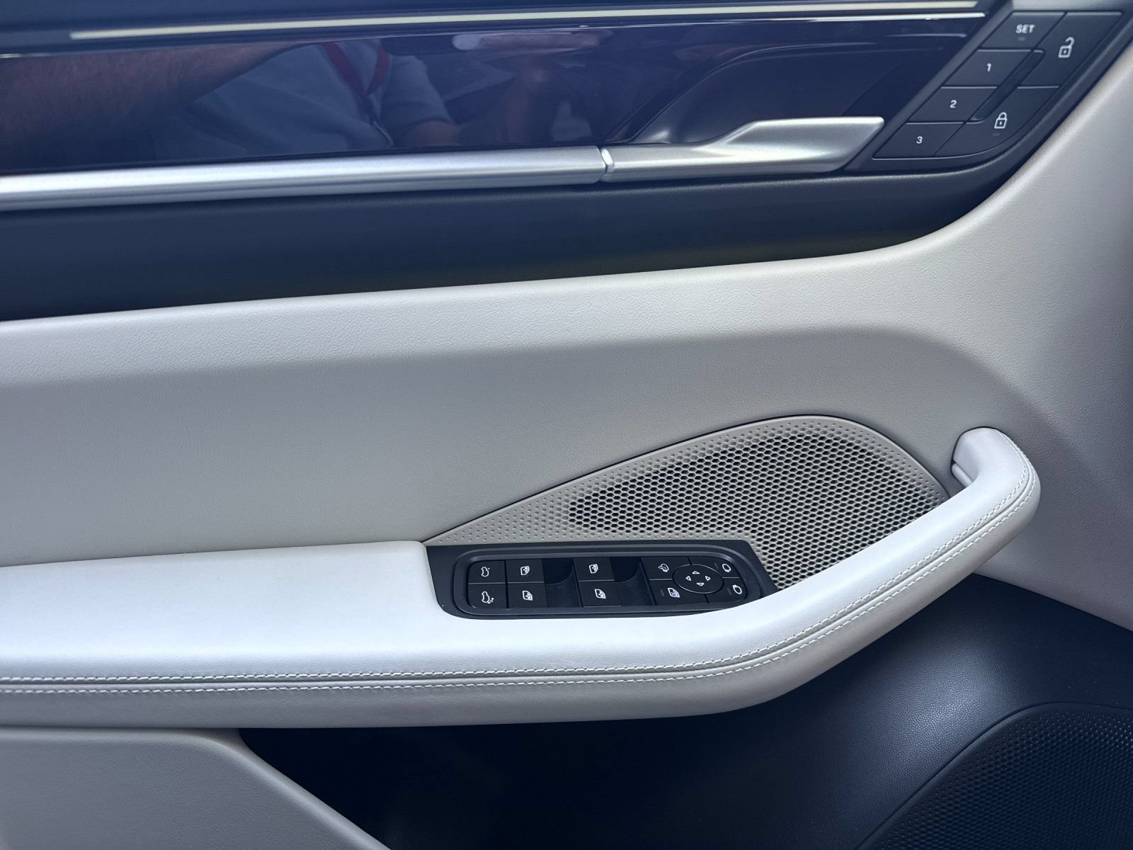 New 2026 Porsche Macan 4 Electric AWD/4WD image 12