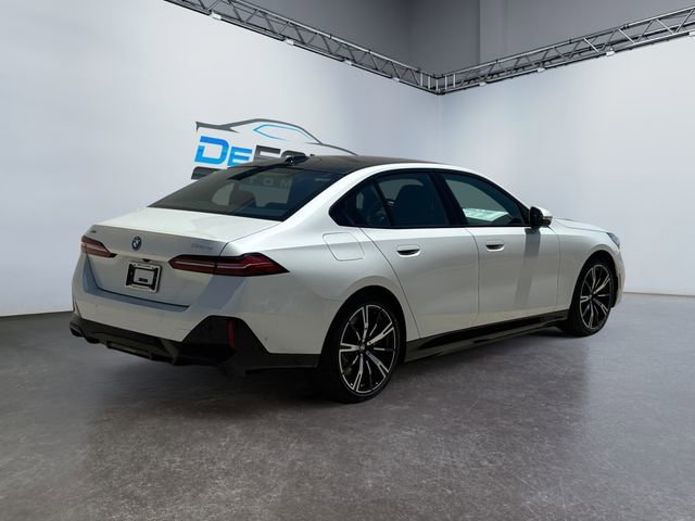 New 2026 BMW 550e xDrive image 3