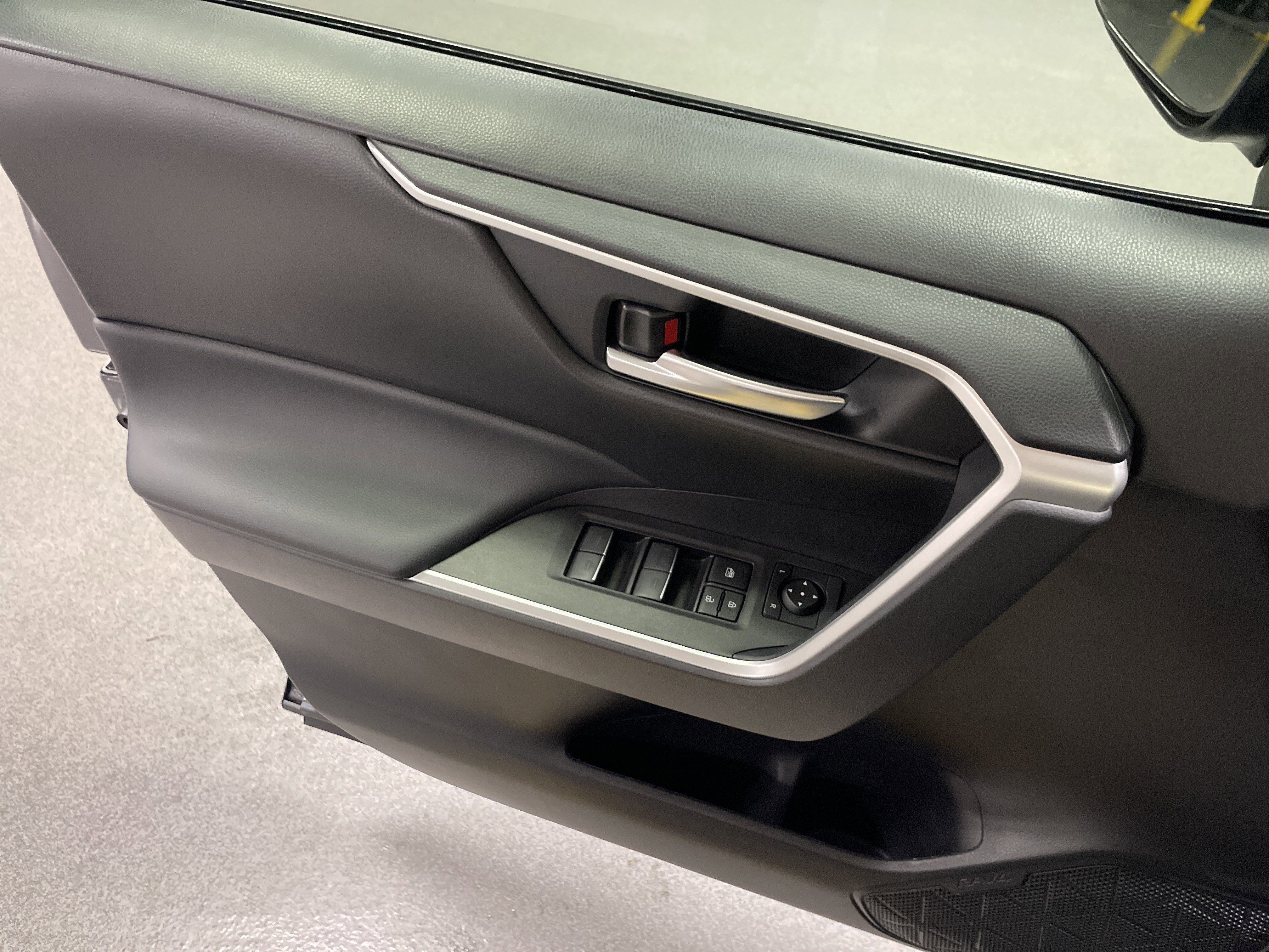 Certified 2025 Toyota RAV4 XLE w/ Convenience Package FWD image 14