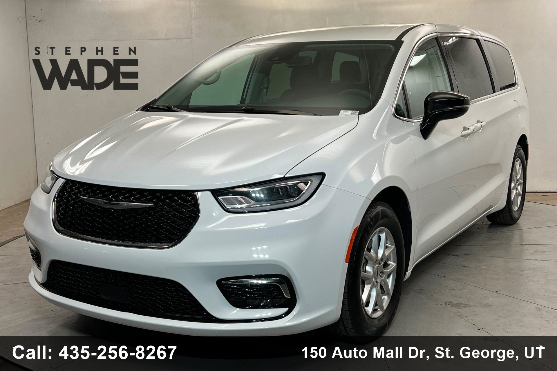 Used 2024 Chrysler Pacifica Touring-L FWD video 1