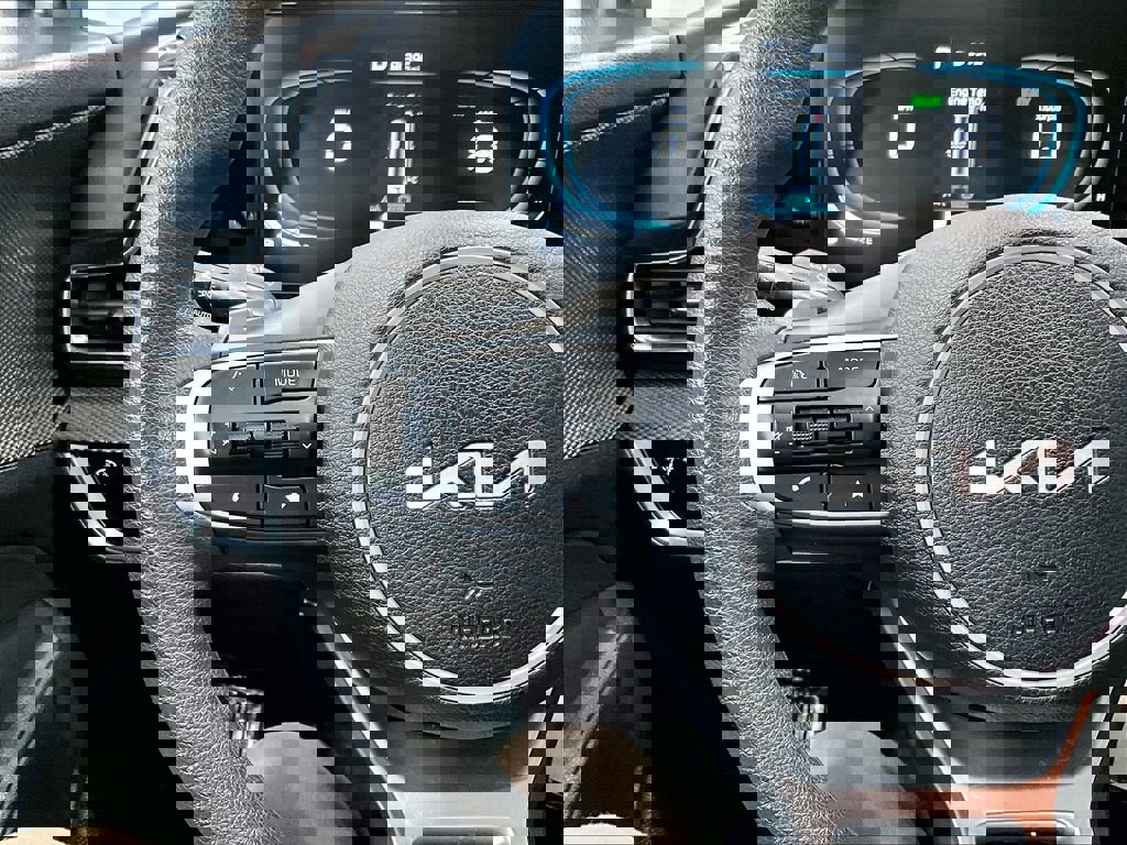 Used 2023 Kia Sportage LX image 17