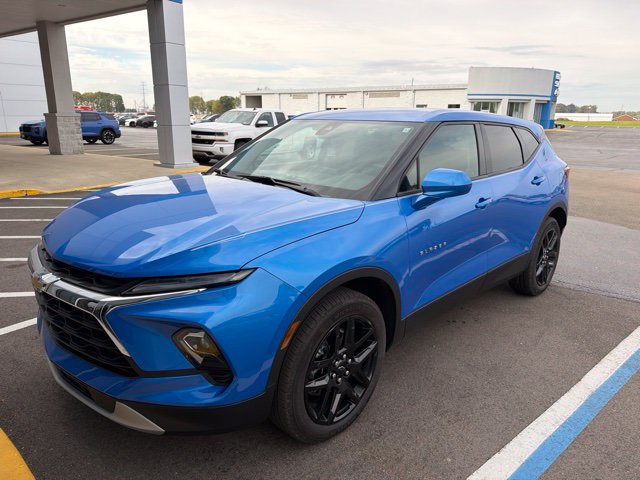 Used 2025 Chevrolet Blazer LT w/ Driver Confidence Package FWD image 2